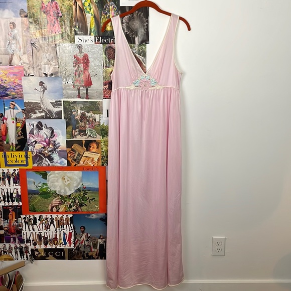 Elegant Pink Chemise - Picture 1 of 6